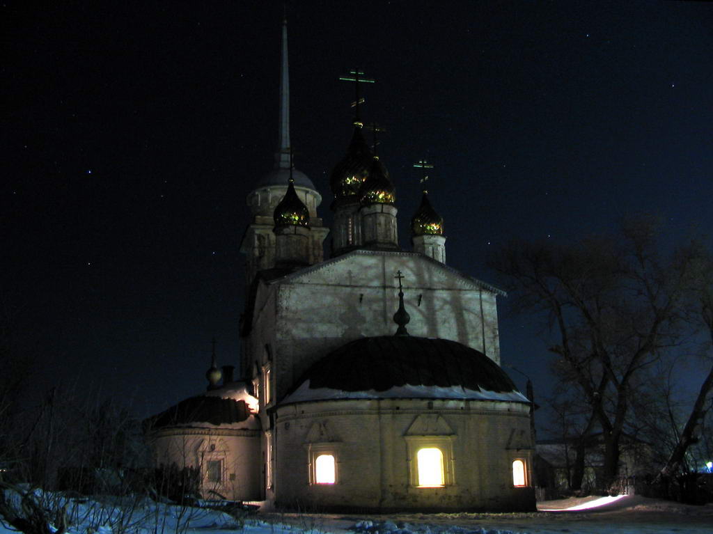 Церковь вечером